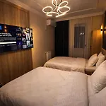 Lina Luxury ホテル